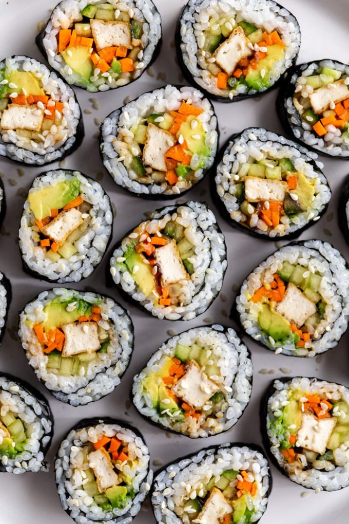 Vegetarian sushi roll (V) Plus a bottle of water